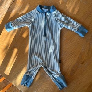 Newborn spf 50 sun suit - seersucker - honeysuckle
